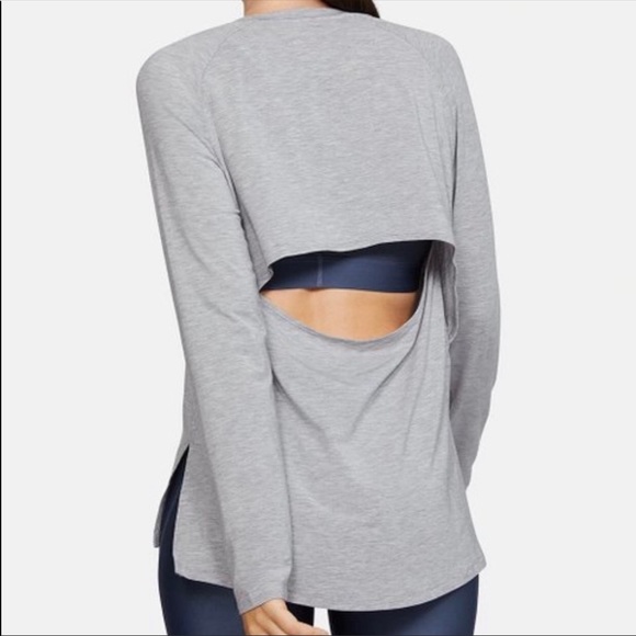 Under Armour loose fit workout top size large - Picture 4 of 7